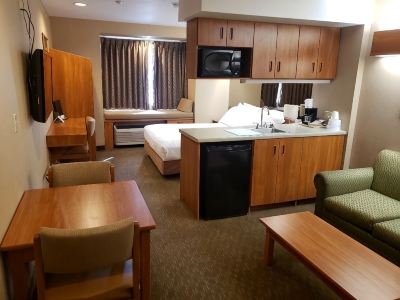 Parry Sound Inn & Suites