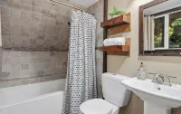 Private 2Br Creekside Chalet w/ Wood Stove! - Chalets