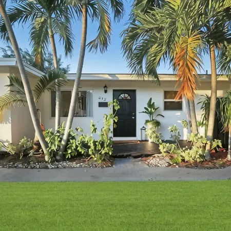 Luxury Sanctuary! Modern 2Br Only 6 Min to Beach
