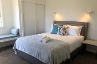 Beach House with Bay of Fires views, featuring 2 bedrooms with ensuite bathrooms - Beach