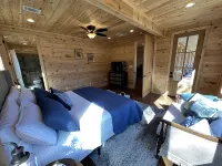 Beautiful rustic cabin on the shores of Greer's Ferry Lake - Chalets