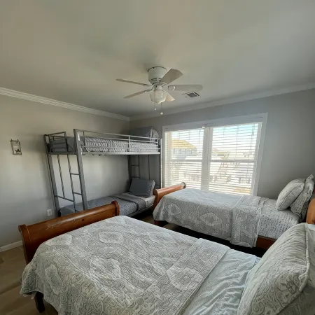 A cozy house that sleeps 10 just a few blocks from the beach Hotels in Lavallette
