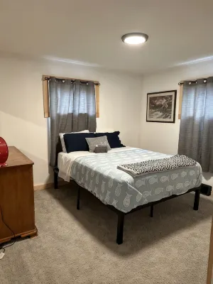 Kayak/Canoe/Fish & Relax right from the backyard of this Riverfront 3 B/R home! - Wifi