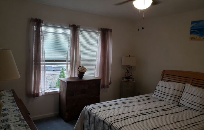 3 Bedroom down the Street from the Bay (Small Dog Allowed for a Fee)
