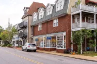 Charming Coastal Retreat in Manteo – Newly Remodeled & Ready for Your Stay! - 3-Star