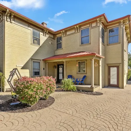 Lake View Condo - Walk to Saugatuck
