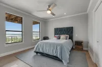 “WATERS-EDGE” A WATERFRONT home! Hot Tub!! VIEWS!!! - Butik