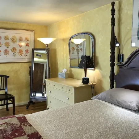 Contemporary Flat on a Christmas tree farm 5 Minutes to Oregon State University
