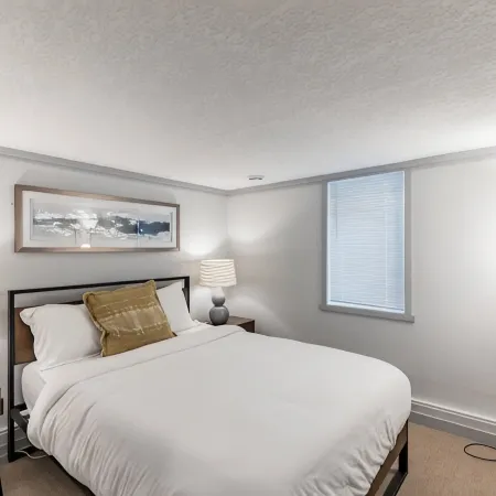 Gorgeous l 3 Season Porch l Dry Bar l Fireplace