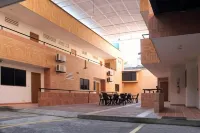 櫻桃林公寓式飯店 - 停車場