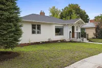 Timeless Comfort: Unwind in Our Remodeled 3 bedroom Retreat - 3-Star