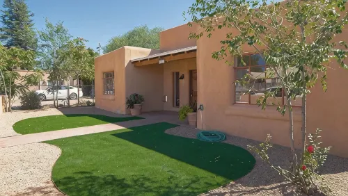 Luxurious Casita del Sol - 5 Min. Walk to Plaza - Private Backyard - Fireplace - Condos