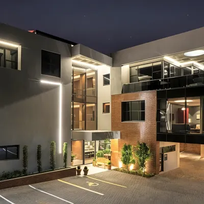 Home Suite Hotels Rosebank Отели рядом с достопримечательностью «Торговый центр Killarney»