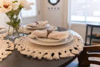 Vintage Vogue: Your Stylish Suite with Wi-Fi, Netflix, and Parking! - Apartments