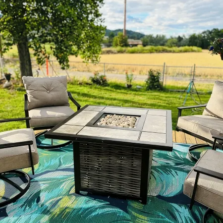 Charming Cottage near historic Jacksonville. Wi-Fi, fenced pet area.