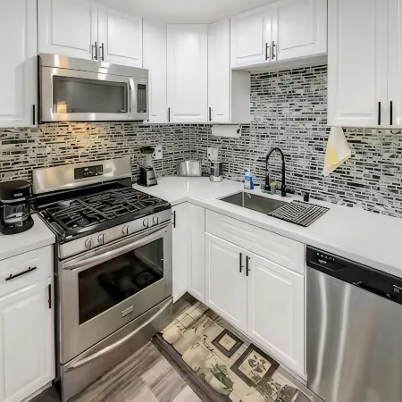 The Shalimar Casita, Fits 6 Guests, Smart Tvs, Remodeled Unit, Full Size Kitchen