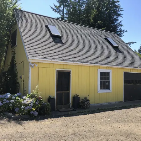 Charming Vashon Island Cottage - Just 3 minutes from the ferry.