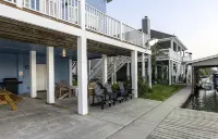 Coastal Class Waterfront - "Your Home Away from Home" - 4 stjerner