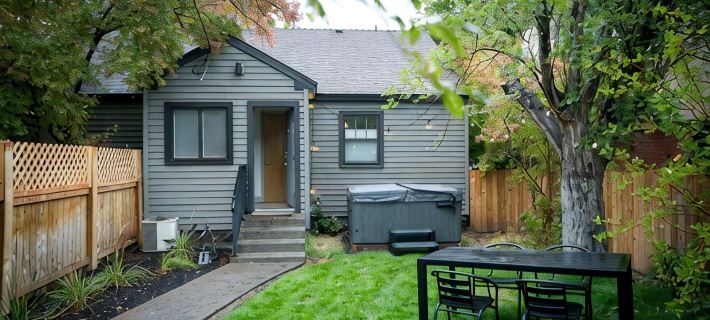 Downtown cottage with hot tub and fenced yard Ξενοδοχεία στην πόλη Bend