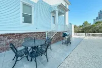 Lux 5BR House @ Tannin, Pool, Steps To Private Beach Access, Walk To Restaurants - บังกะโล