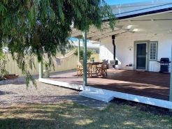 Sunflower Cottage - Stunning Lake Views!  Bottle of wine included