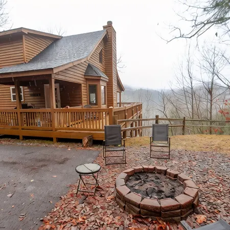 A Perfect View! Dog Friendly Cabin at The Top of The Mountain!