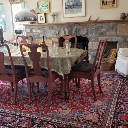 Fabulous house with sun-doors and patio - Large mature garden. Mountain views.