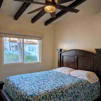 Cozy condo 2 minutes from the beach at a tennis resort gated community Rooms