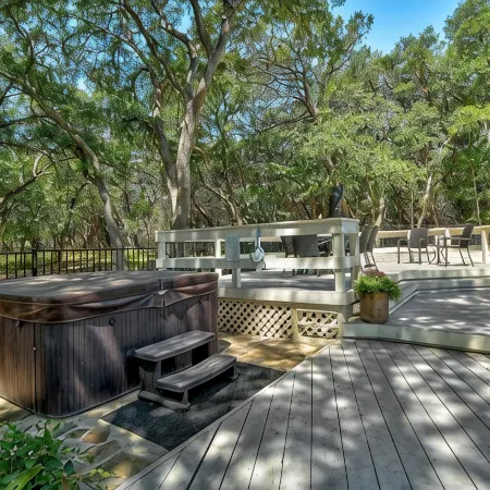 Southern Charm - Huge Hill Country Home on 4 Acres w/Pool, Hot Tub & Fire Pit