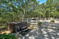 Southern Charm - Huge Hill Country Home on 4 Acres w/Pool, Hot Tub & Fire Pit - 4-Star