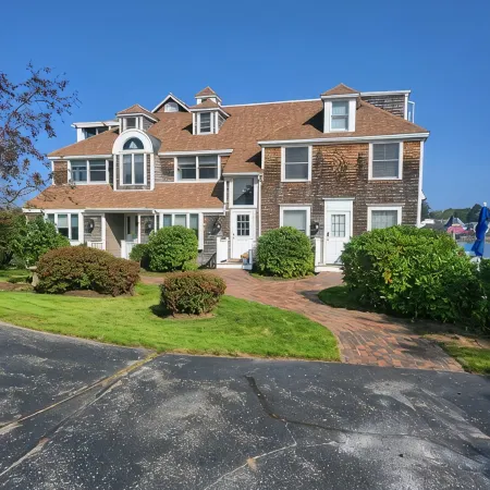 Cozy condo with harbor views. Walk to Dock Square and Beach.