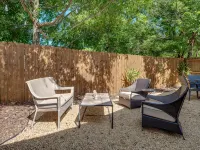 Charming Three Bedroom One Bath Bungalow Located n Dixieland Historic District - 3 stjerner