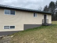 Family friendly cottage, covered deck, close to lake to fish, swim, and boat - 3-Star