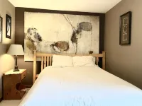New! Ideal location! Walk to Town! Family Fun! Mountain/Park Views! Pet Friendly - 4 estrellas