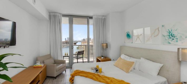 Infinite View, Balcony with Gym and Amazing Pool Hotels in Hallandale Beach