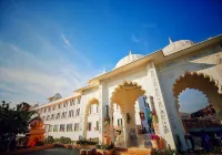 Radisson Blu Udaipur Palace Resort & Spa - Infinity Pools