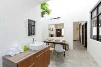 Town Center | 2 parking by VCR - Pet friendly