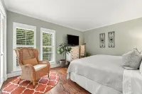 Beautiful Renovated Pinehurst Condo I 2 Bedroom/ 2 Bath I Pool I Sleeps 4 - 4-Star