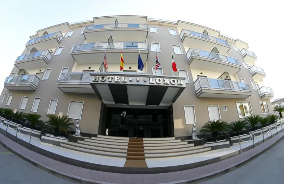 盧克索酒店