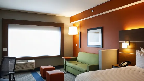 Holiday Inn Express & Suites Louisville Downtown