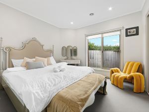 Provincial 3BR townhouse Chadstone MEL