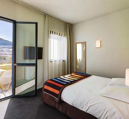 Esatitude Hotel