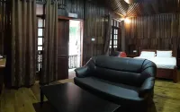 Kembara Resort Hotel di Caluk