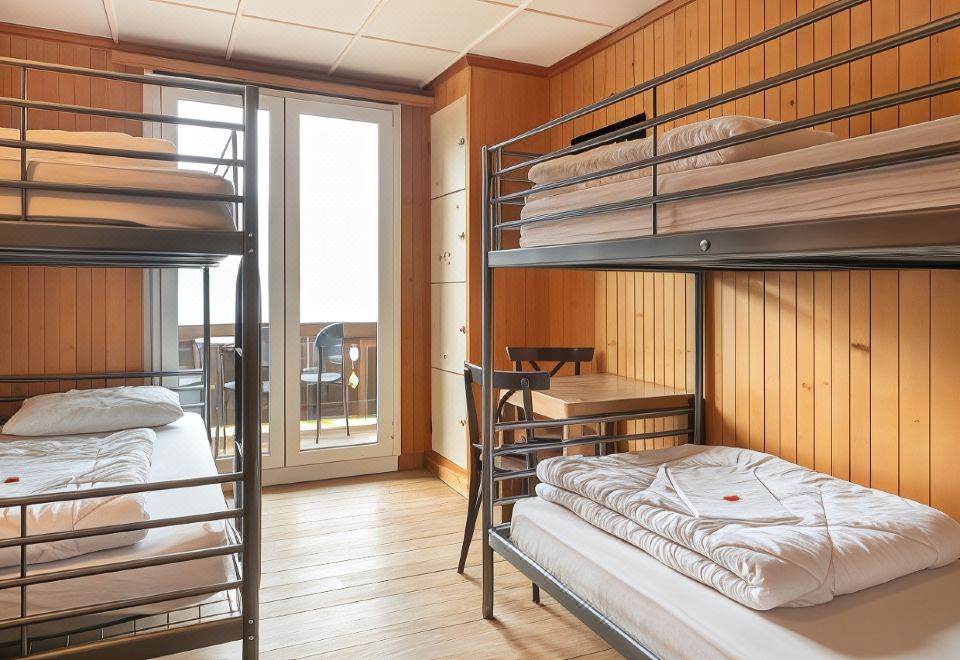 2. 레이크 로지 호..