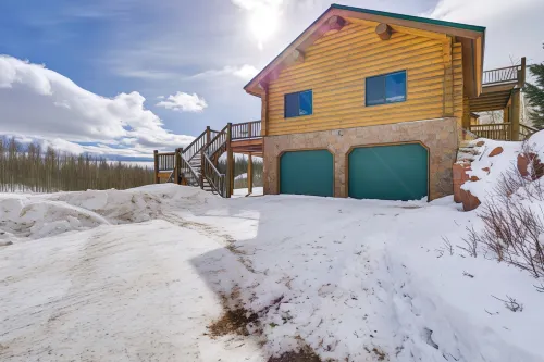 Spacious Fairplay Log Home w/ Patio & Fire Pit! Hotel di Park County