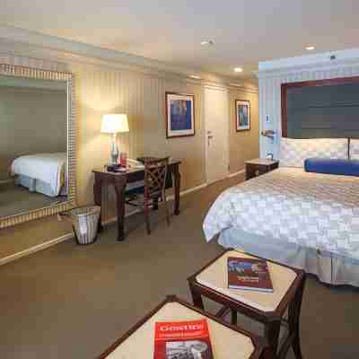 Monterey Bay Inn Rooms