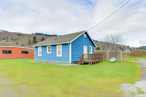 Cozy NorCal Cottage 2 Mi to Redwoods and Beaches! Hotel di Orick
