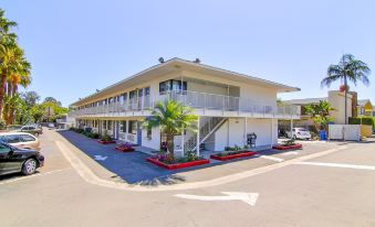 Motel 6 Santa Barbara, CA - State Street