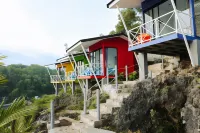 Baron Lighthouse Cottage & Eatery Hotel dekat Masjid An-Nur Pucanganom C