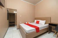 RedDoorz Syariah Near Siloam Hospitals Bulak Kapal Hotels in South Tambun